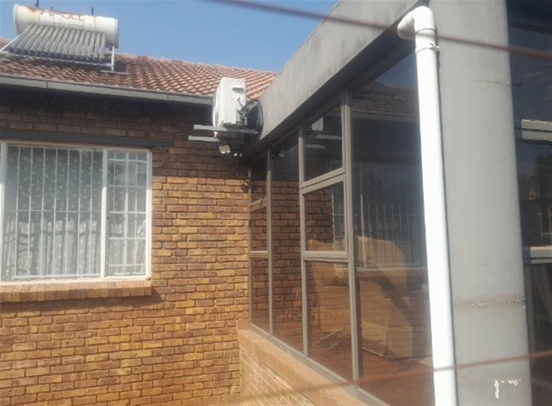 Front View of property in Eldoraigne