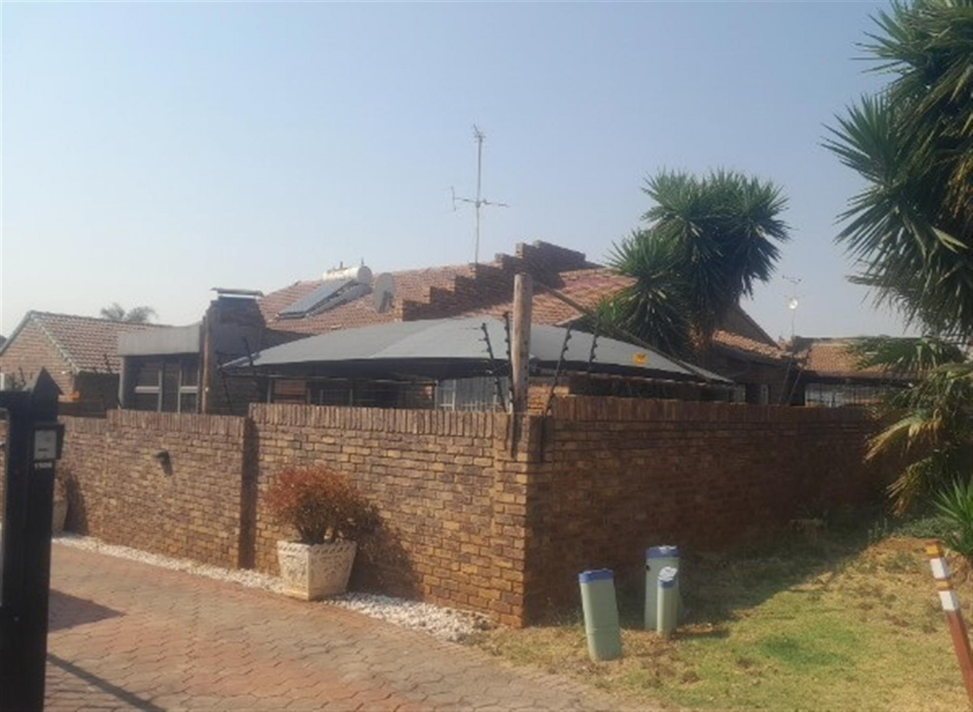 Front View of property in Eldoraigne