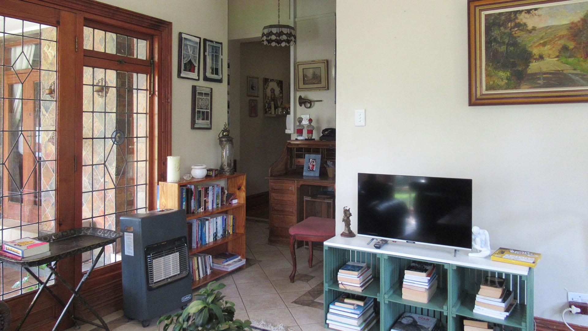 Lounges - 104 square meters of property in Kensington - JHB
