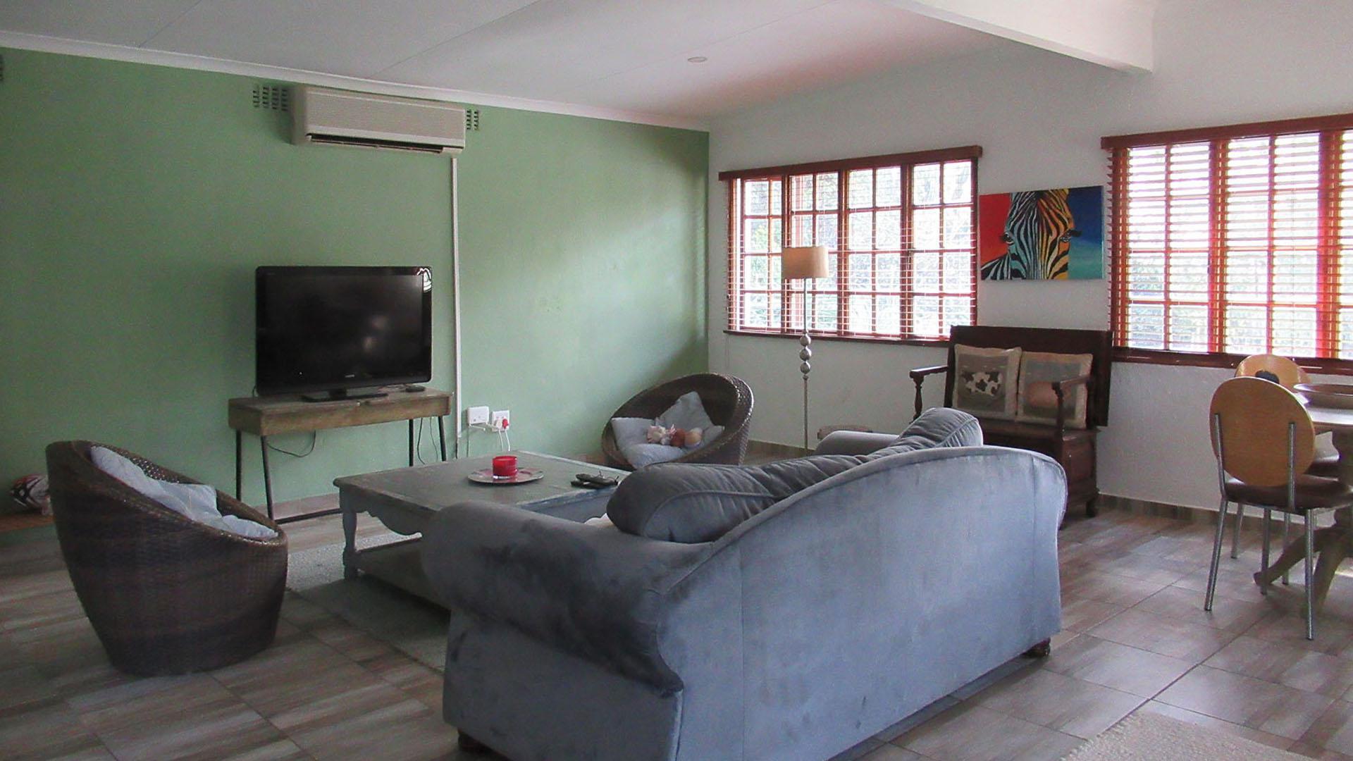 Lounges - 104 square meters of property in Kensington - JHB