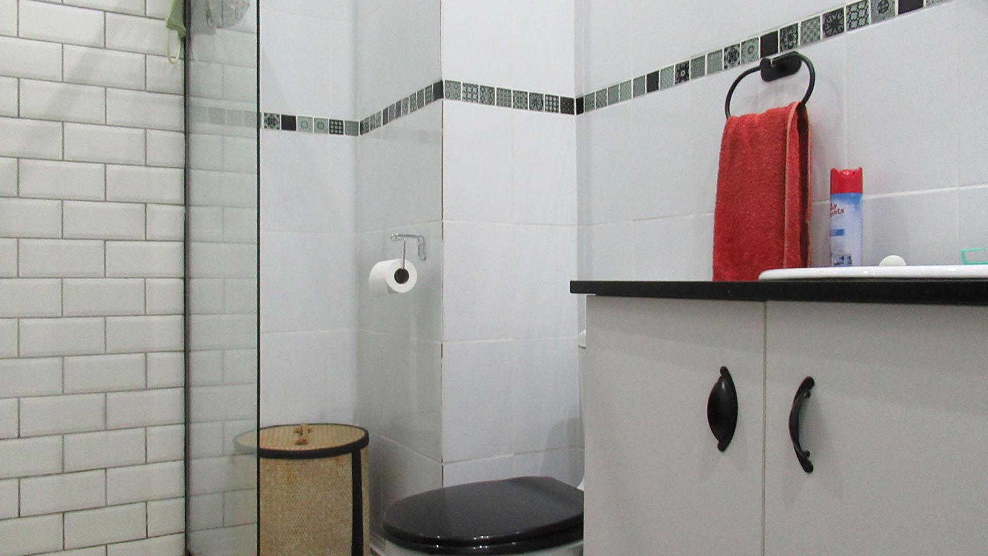 Bathroom 1 - 7 square meters of property in Kensington - JHB
