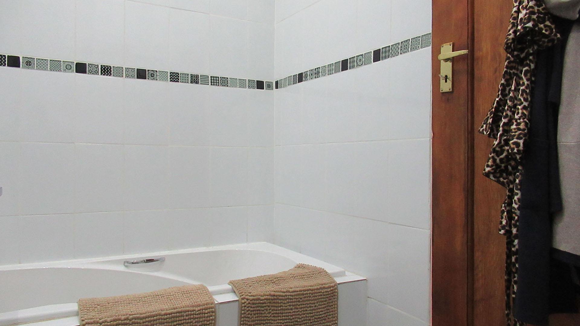Bathroom 1 - 7 square meters of property in Kensington - JHB