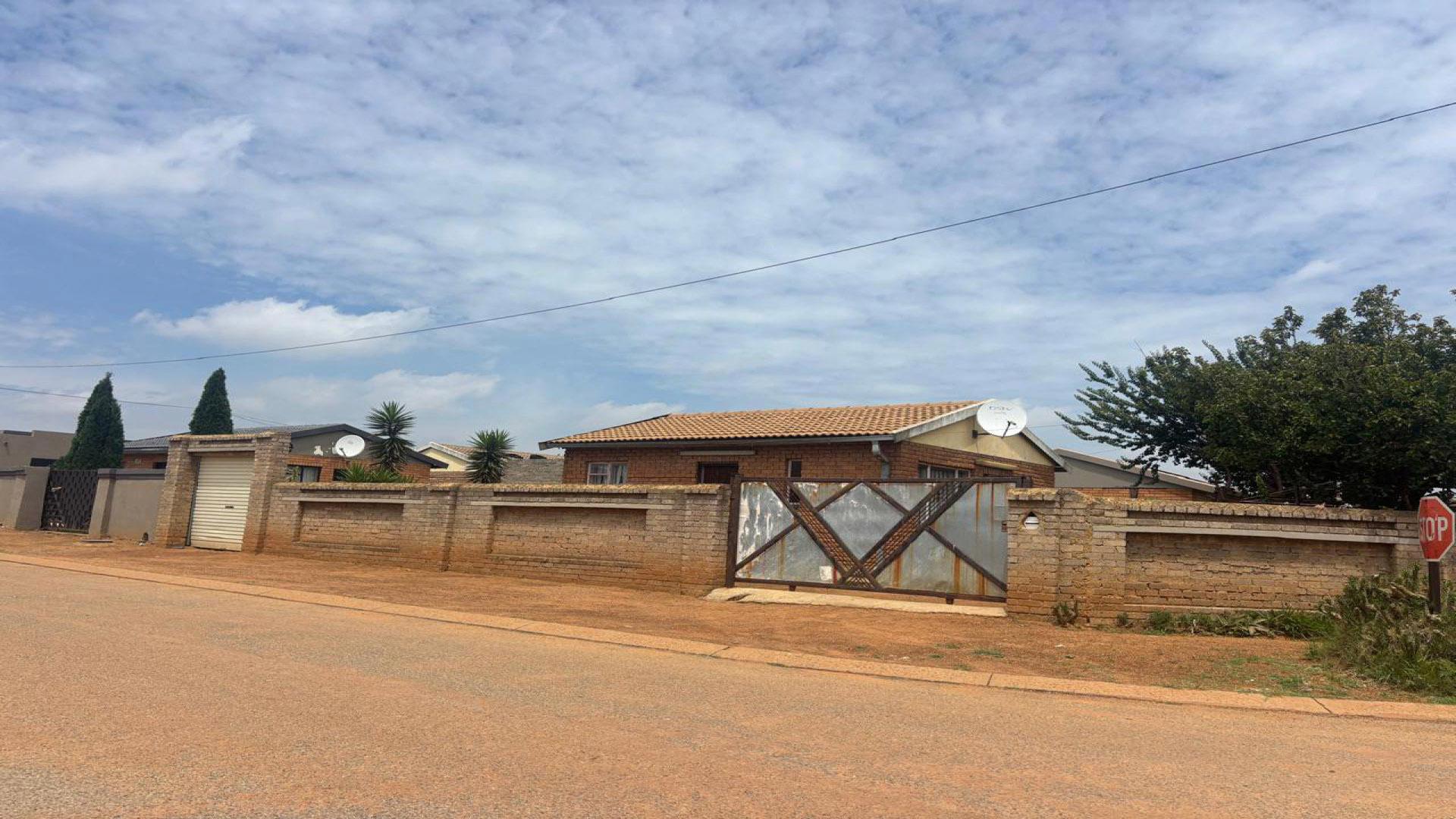 Front View of property in Toekomsrus