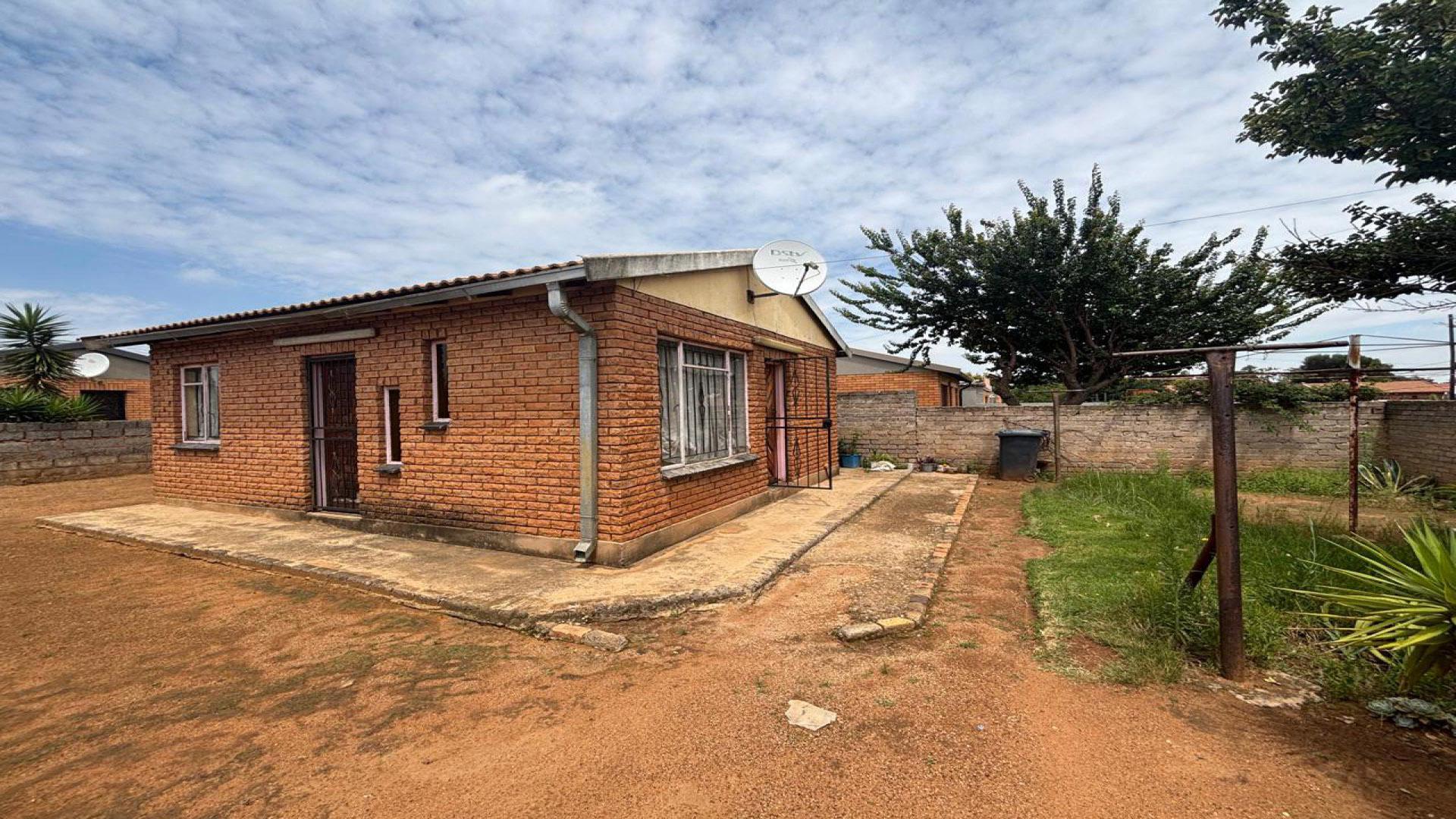 Front View of property in Toekomsrus