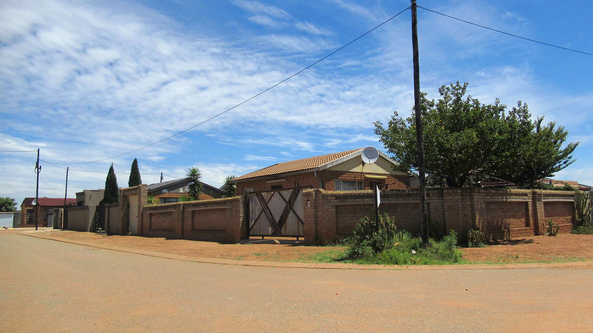 Front View of property in Toekomsrus