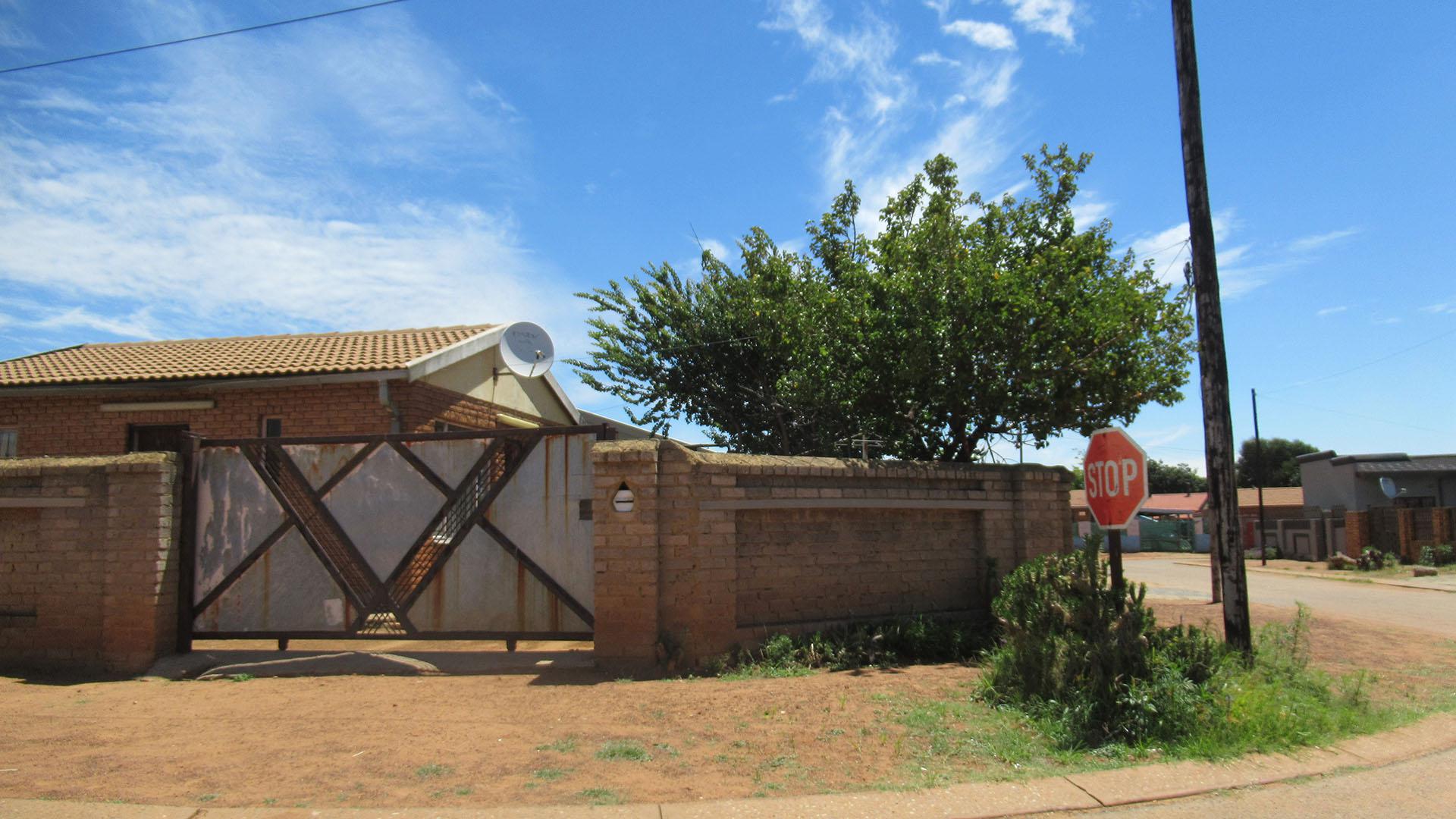 Front View of property in Toekomsrus