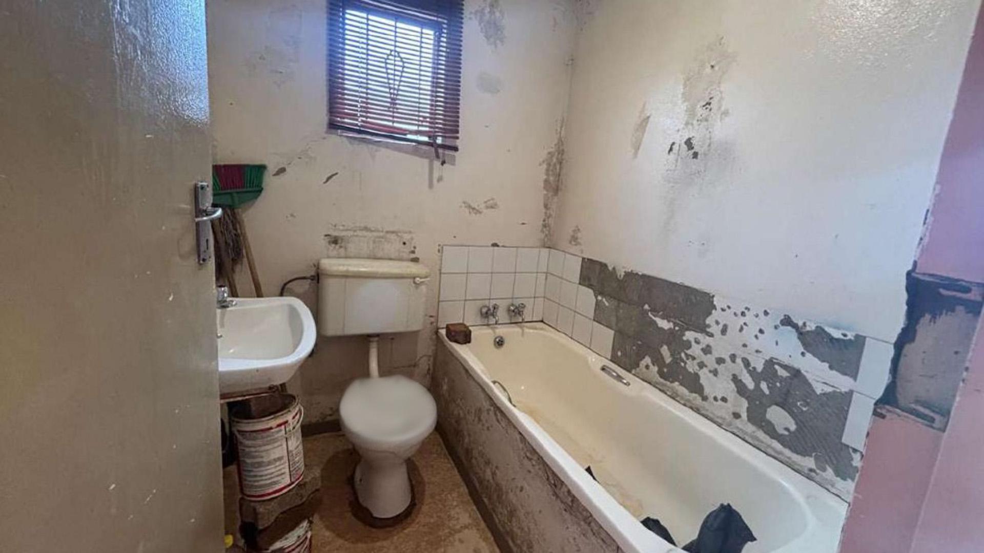 Bathroom 1 of property in Toekomsrus