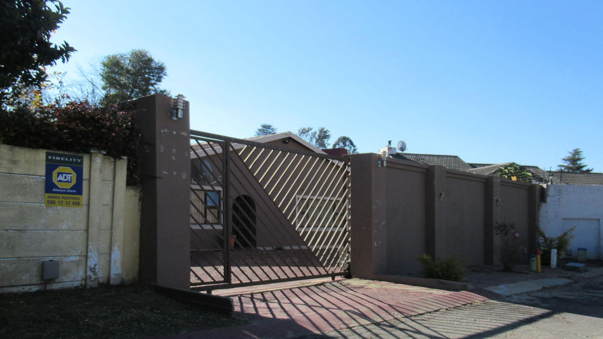 Front View of property in Alan Manor