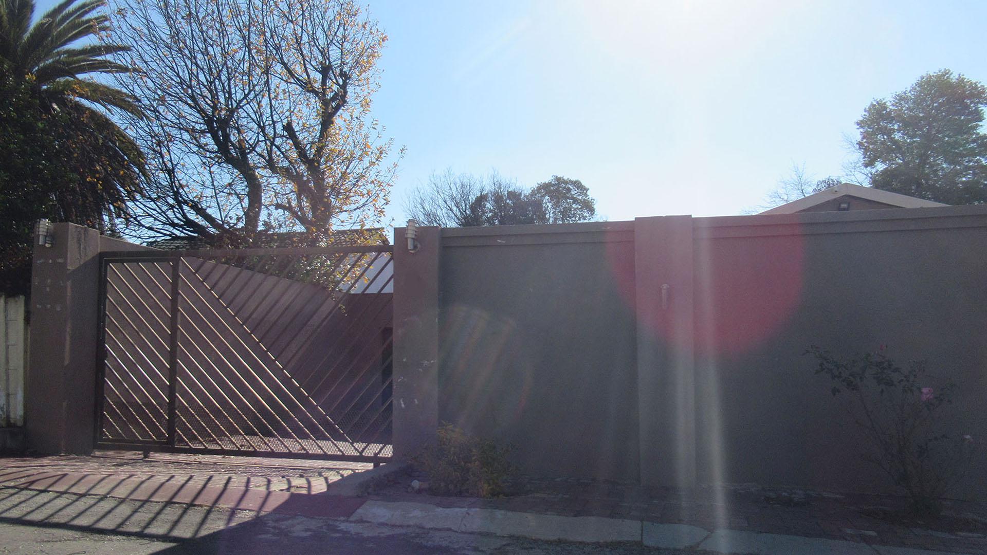 Front View of property in Alan Manor