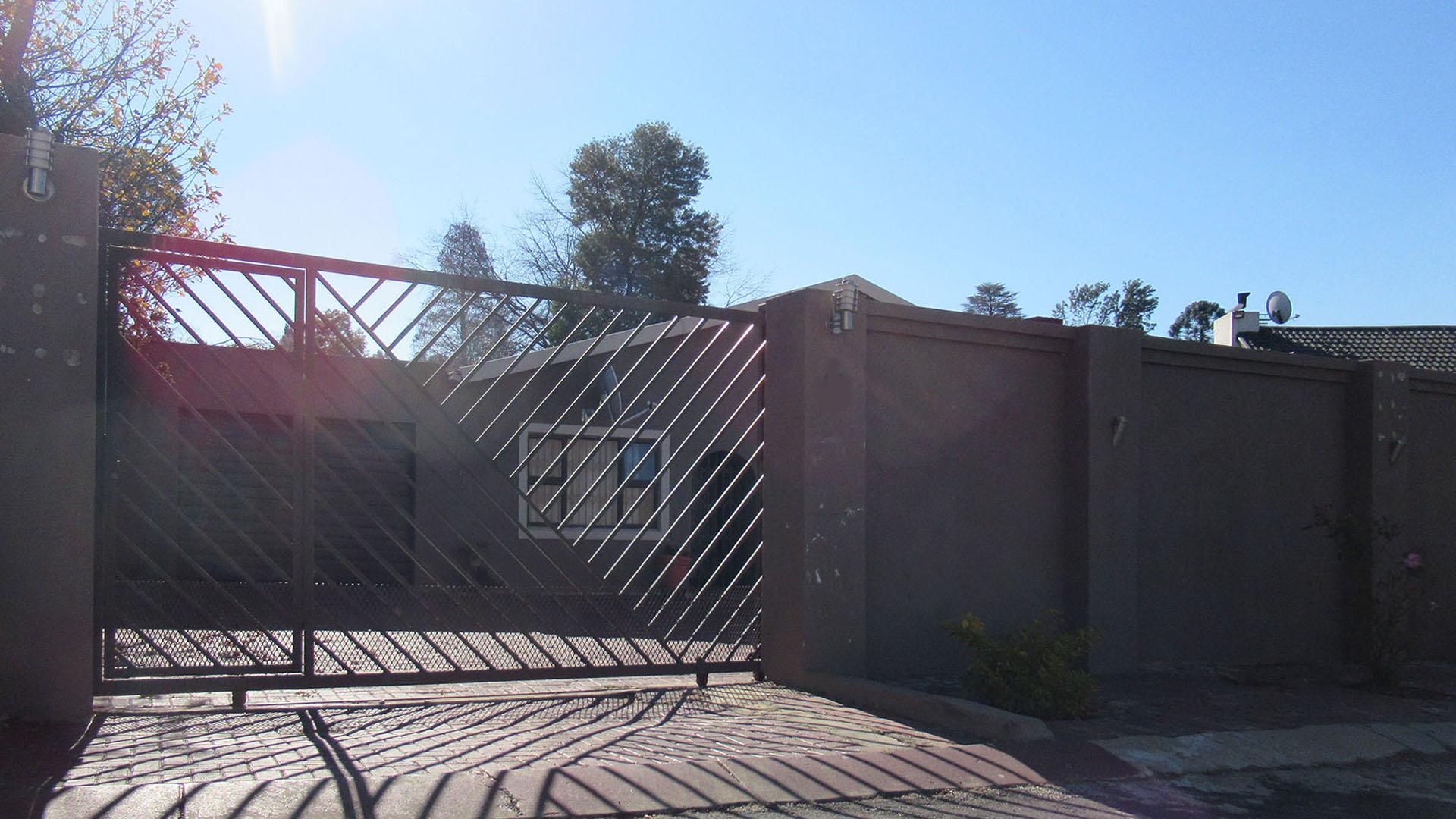 Front View of property in Alan Manor
