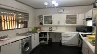 Kitchen of property in Alan Manor