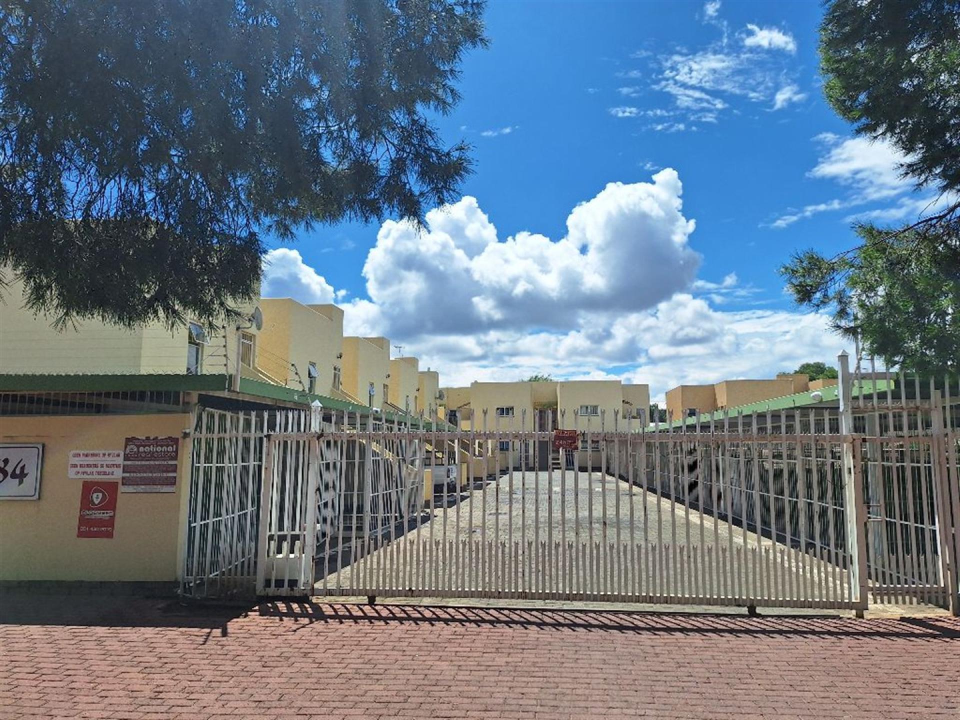 Front View of property in Willows