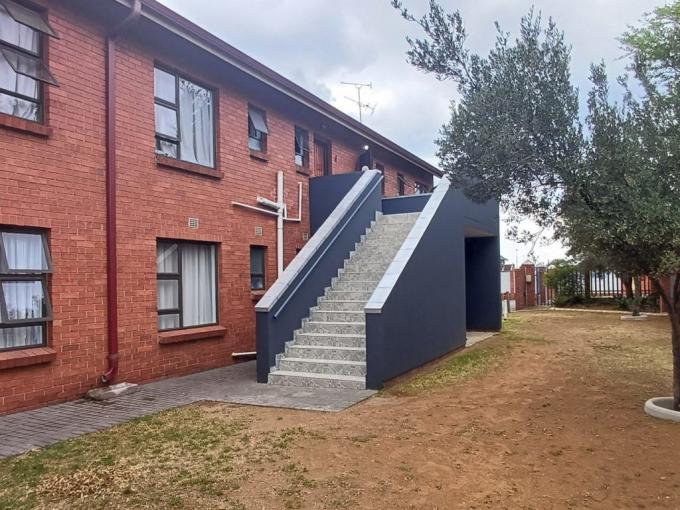2 Bedroom Simplex for Sale For Sale in Albertsdal - MR655682