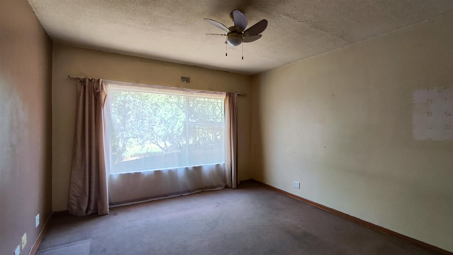 Lounges - 19 square meters of property in Croydon