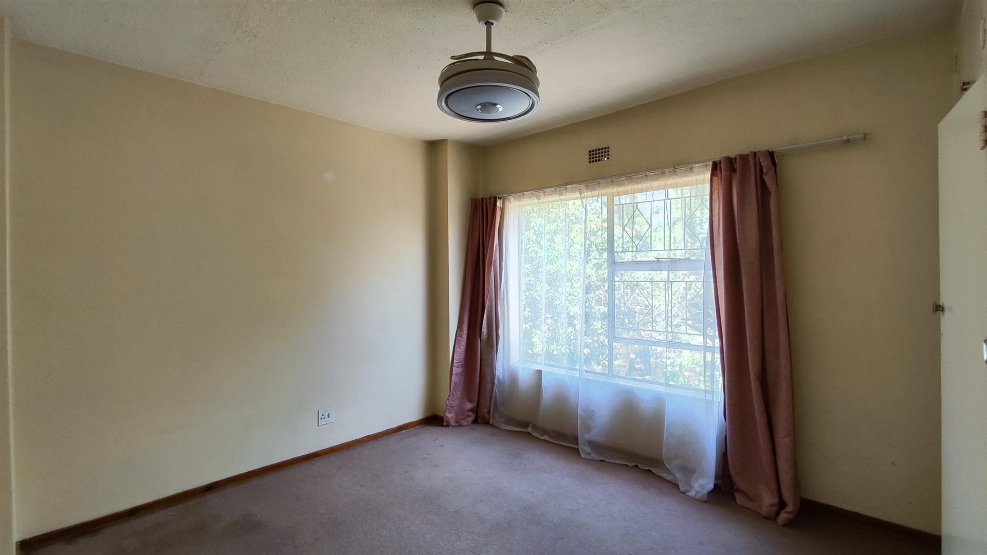 Bed Room 1 - 18 square meters of property in Croydon