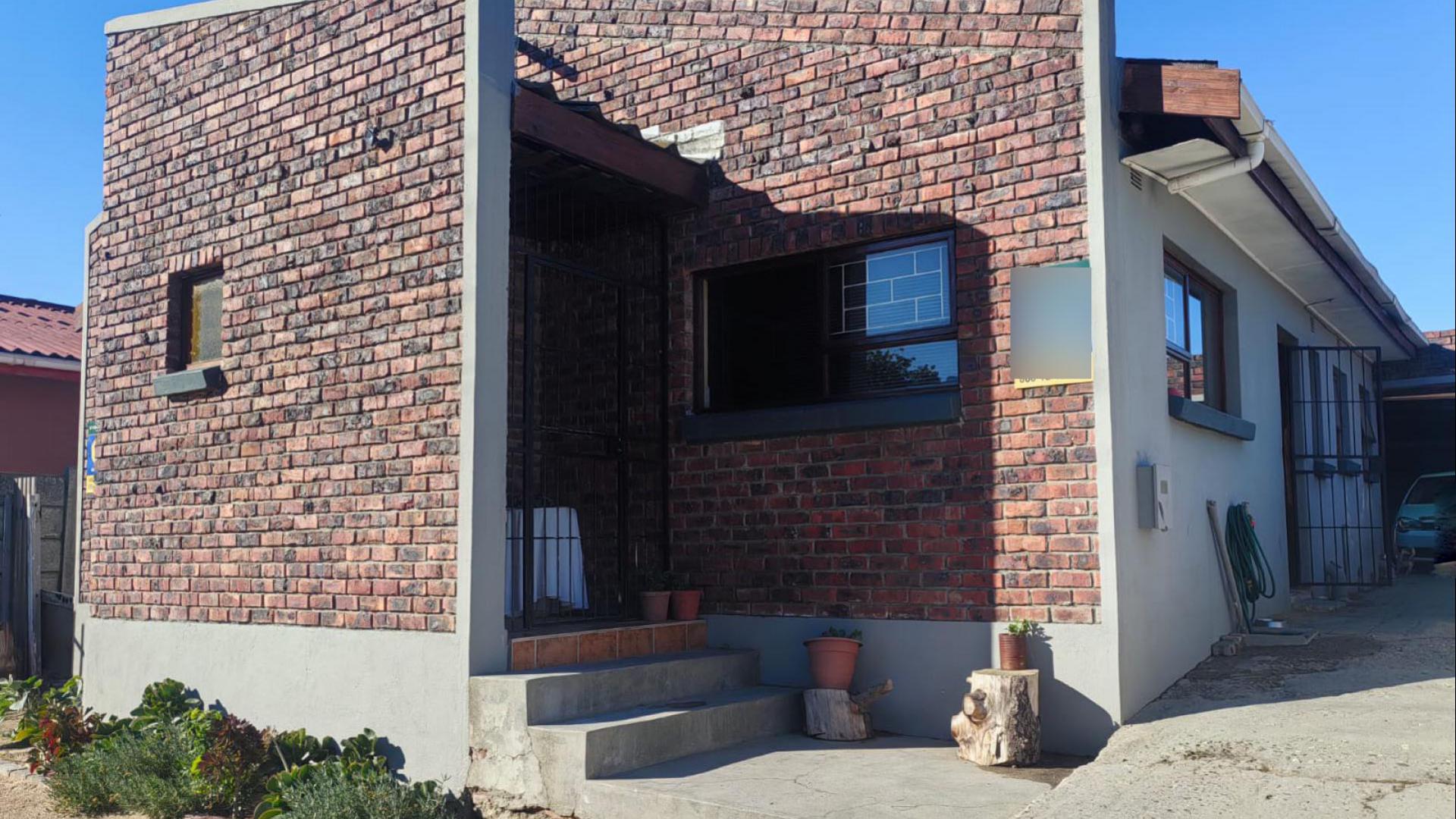 Front View of property in Ceres