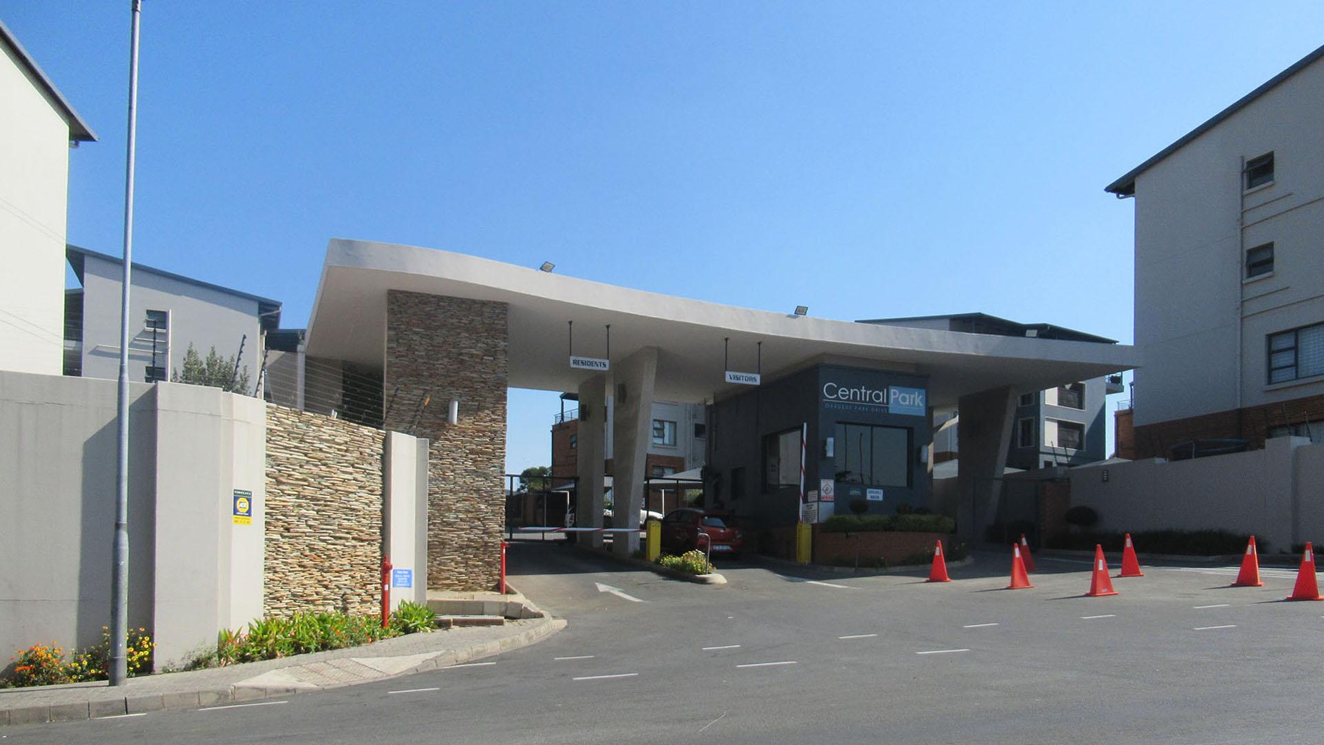 Front View of property in Oakdene