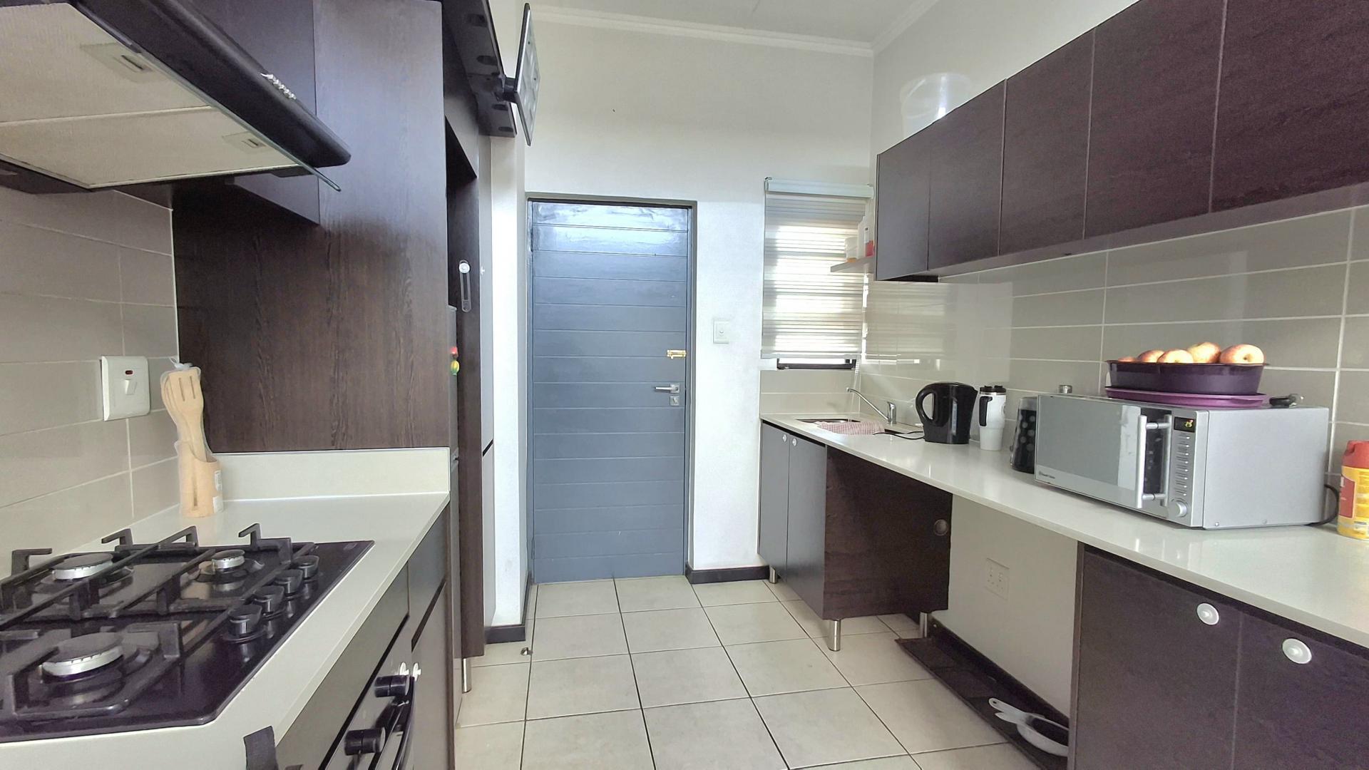 Kitchen - 7 square meters of property in Oakdene