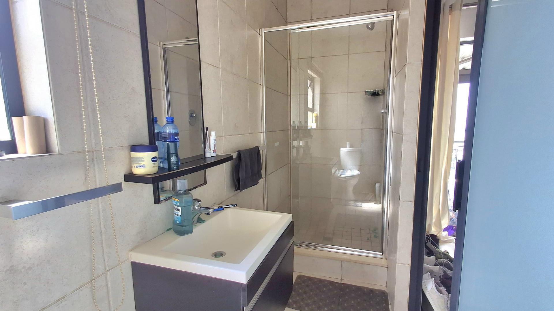 Bathroom 2 of property in Oakdene