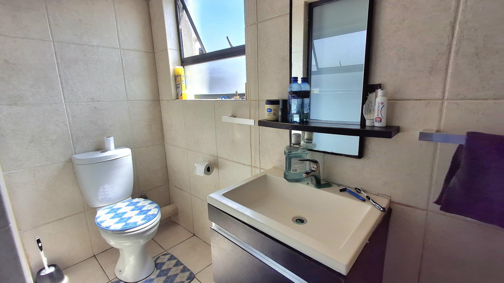 Bathroom 2 of property in Oakdene