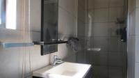 Main Bathroom - 4 square meters of property in Oakdene