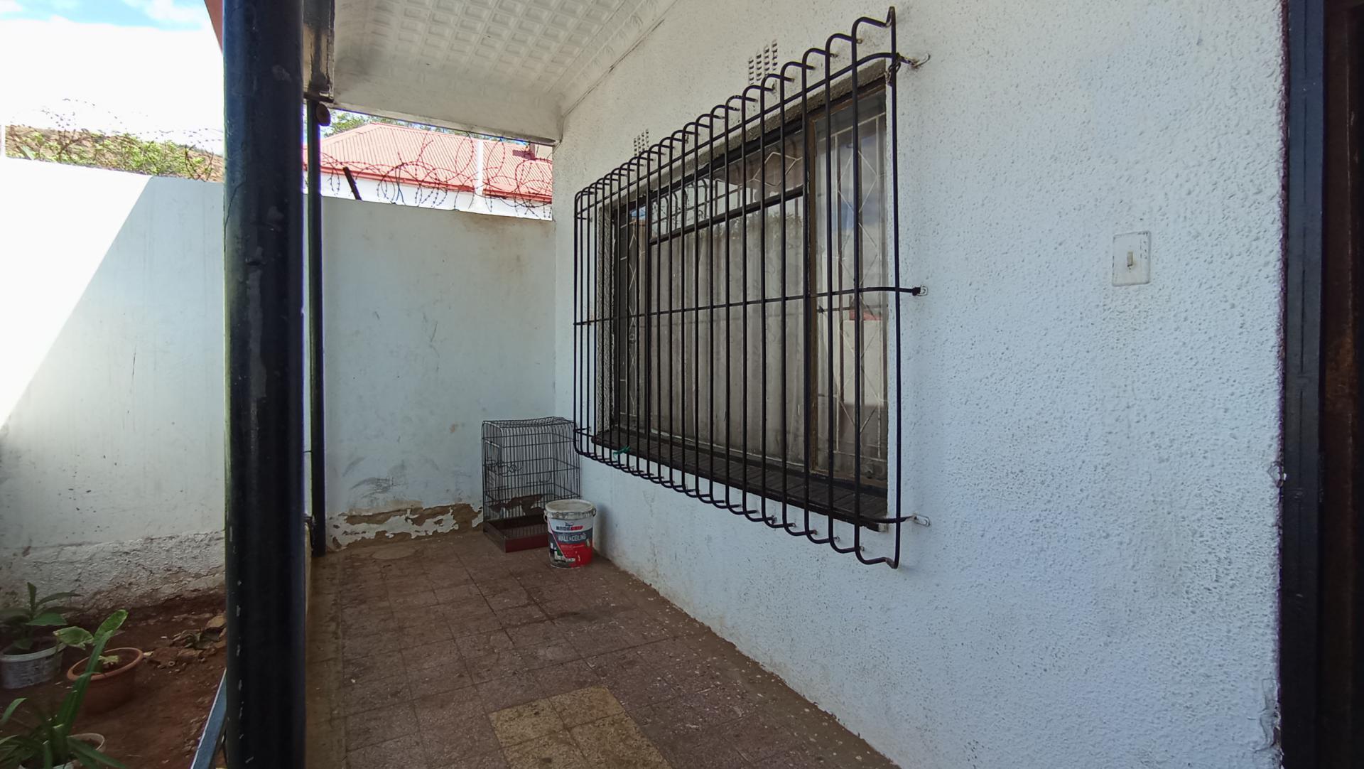 Front View of property in Bezuidenhout Valley