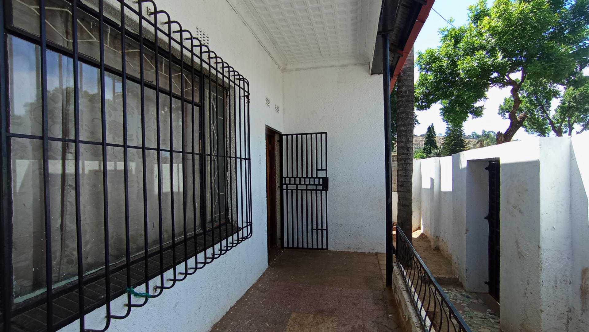 Front View of property in Bezuidenhout Valley