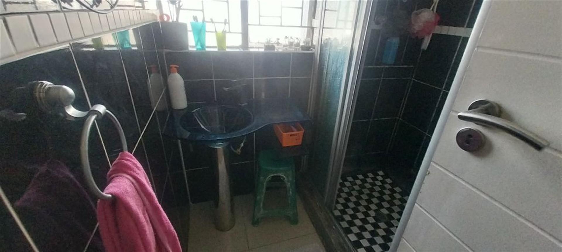 Bathroom 1 of property in Belhar