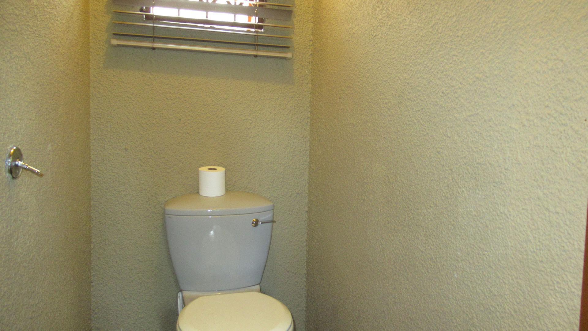 Guest Toilet - 3 square meters of property in Glenvista