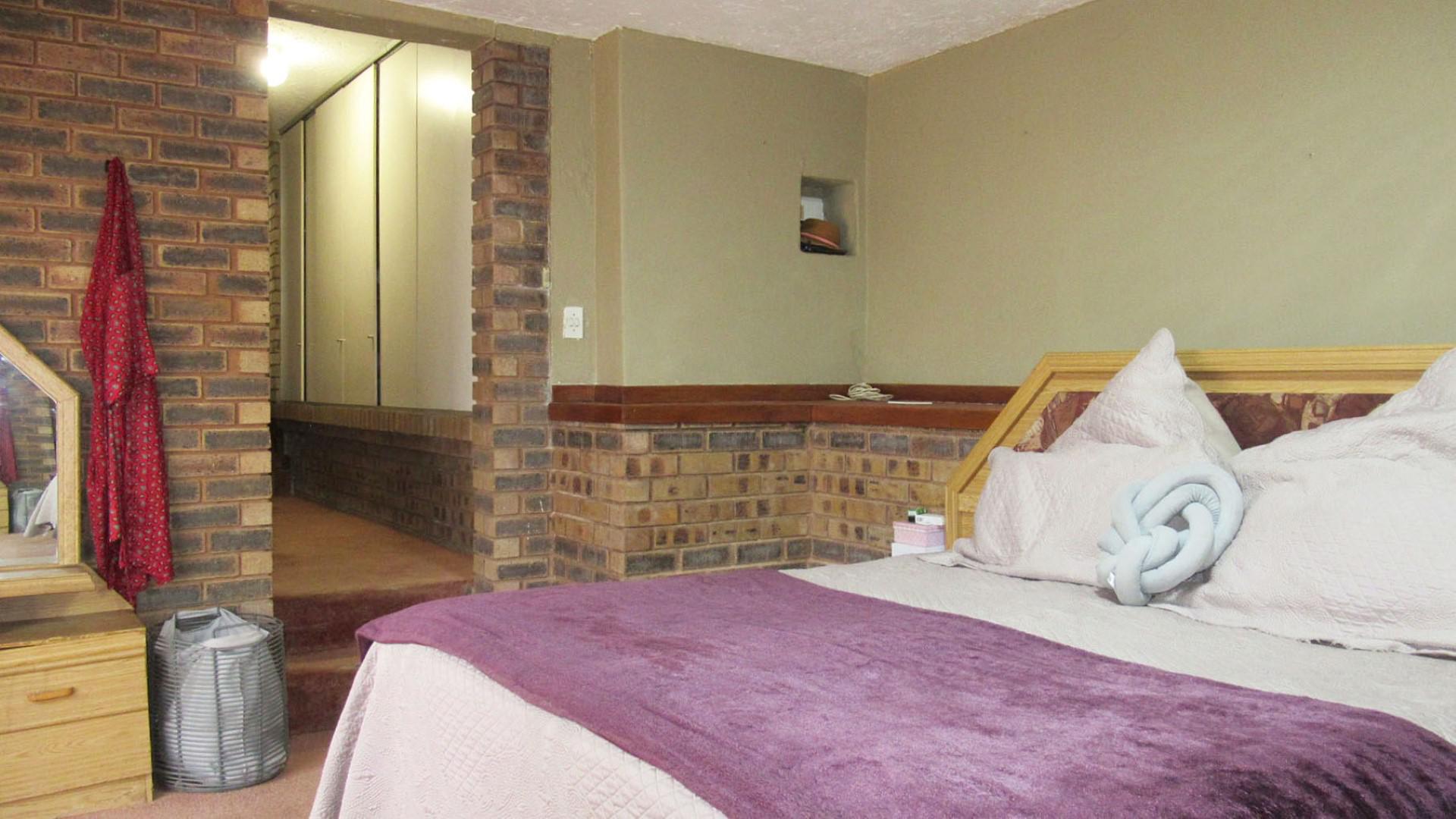 Bed Room 4 of property in Glenvista