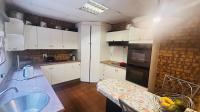 Kitchen - 15 square meters of property in Glenvista