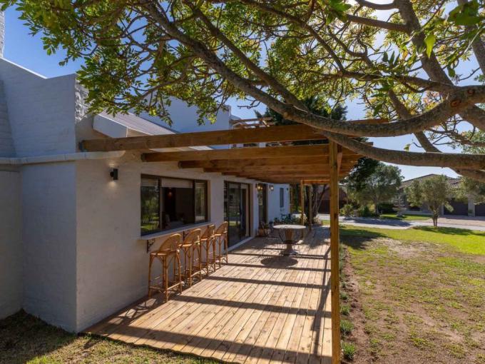 4 Bedroom House for Sale For Sale in Stilbaai (Still Bay)