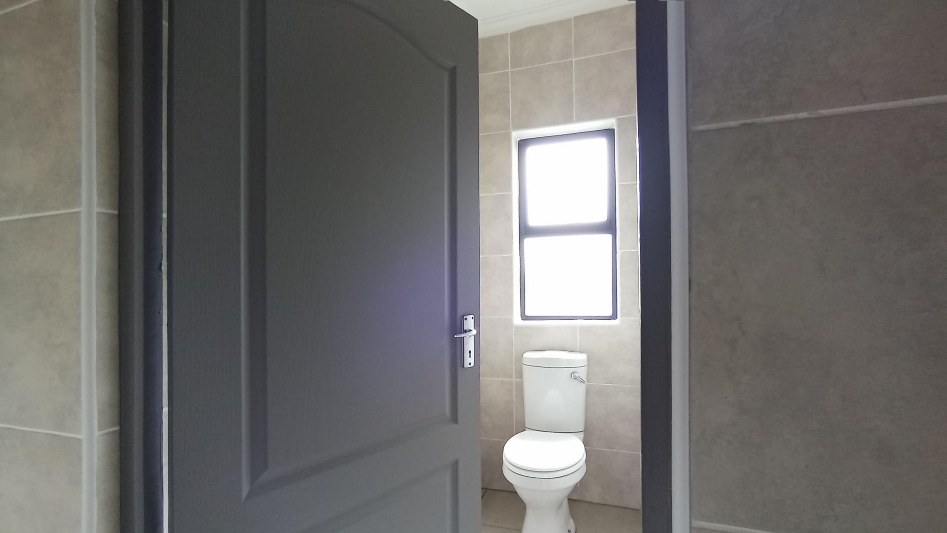 Bathroom 3+ - 47 square meters of property in Florida Park