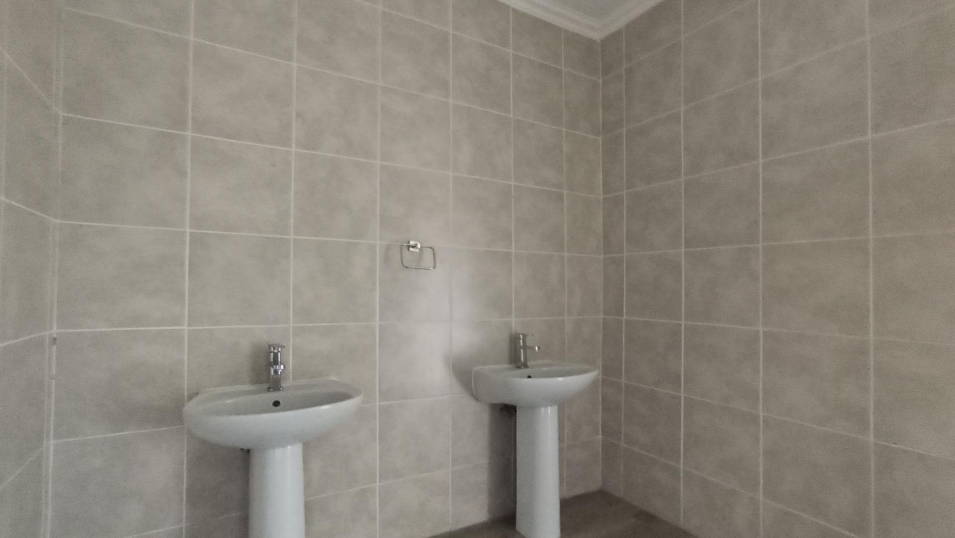 Bathroom 3+ - 47 square meters of property in Florida Park