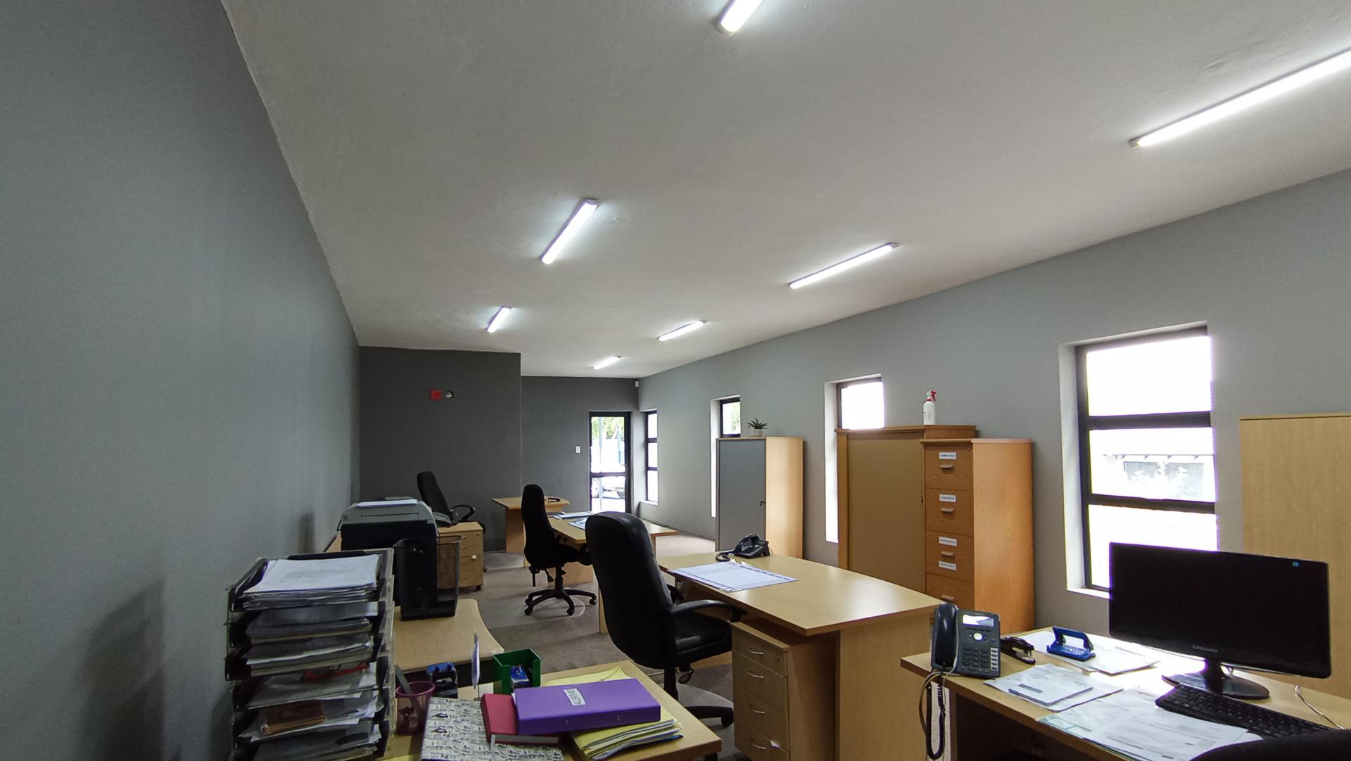 Rooms - 385 square meters of property in Florida Park