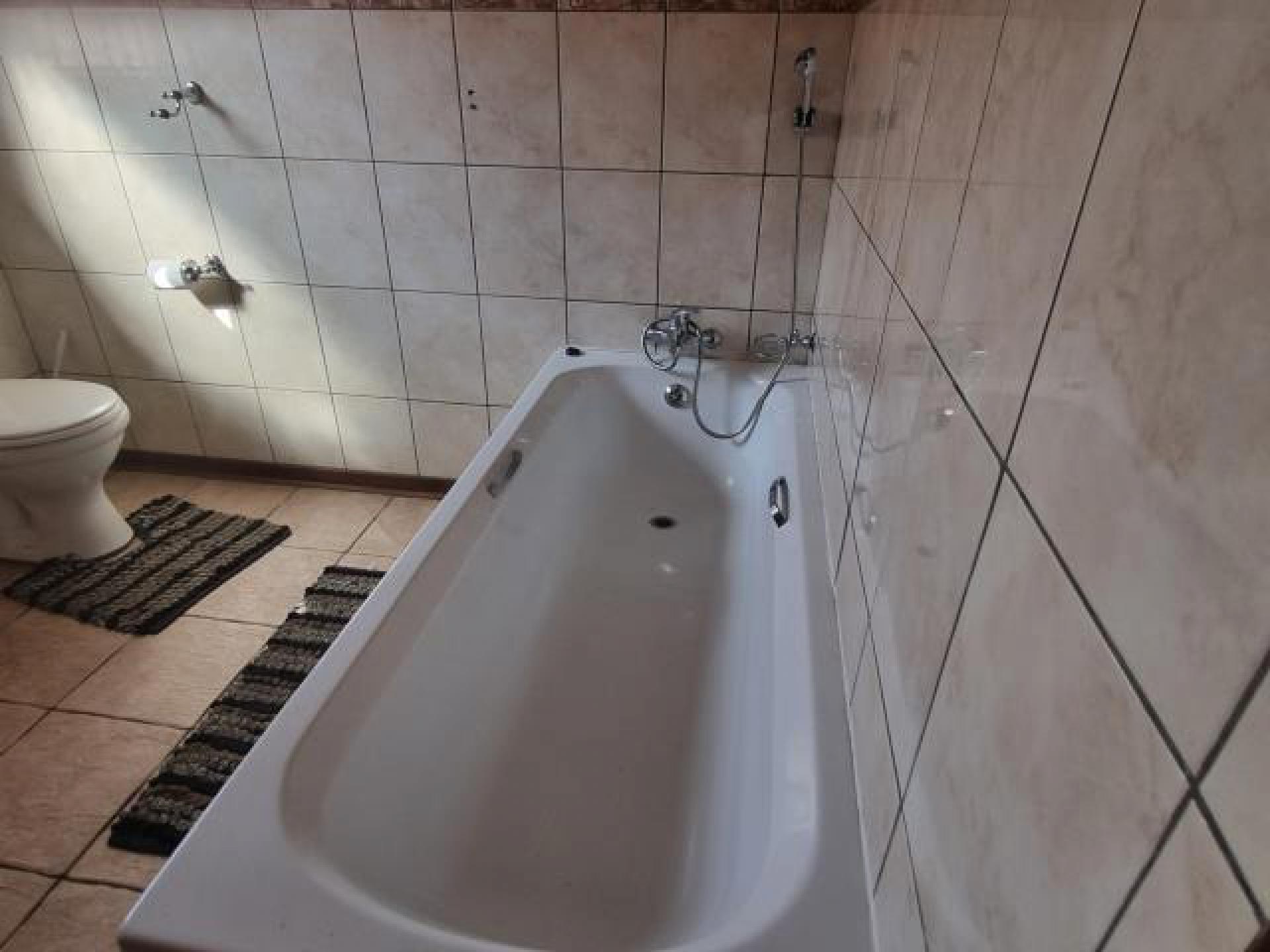 Bathroom 1 of property in Kimberley