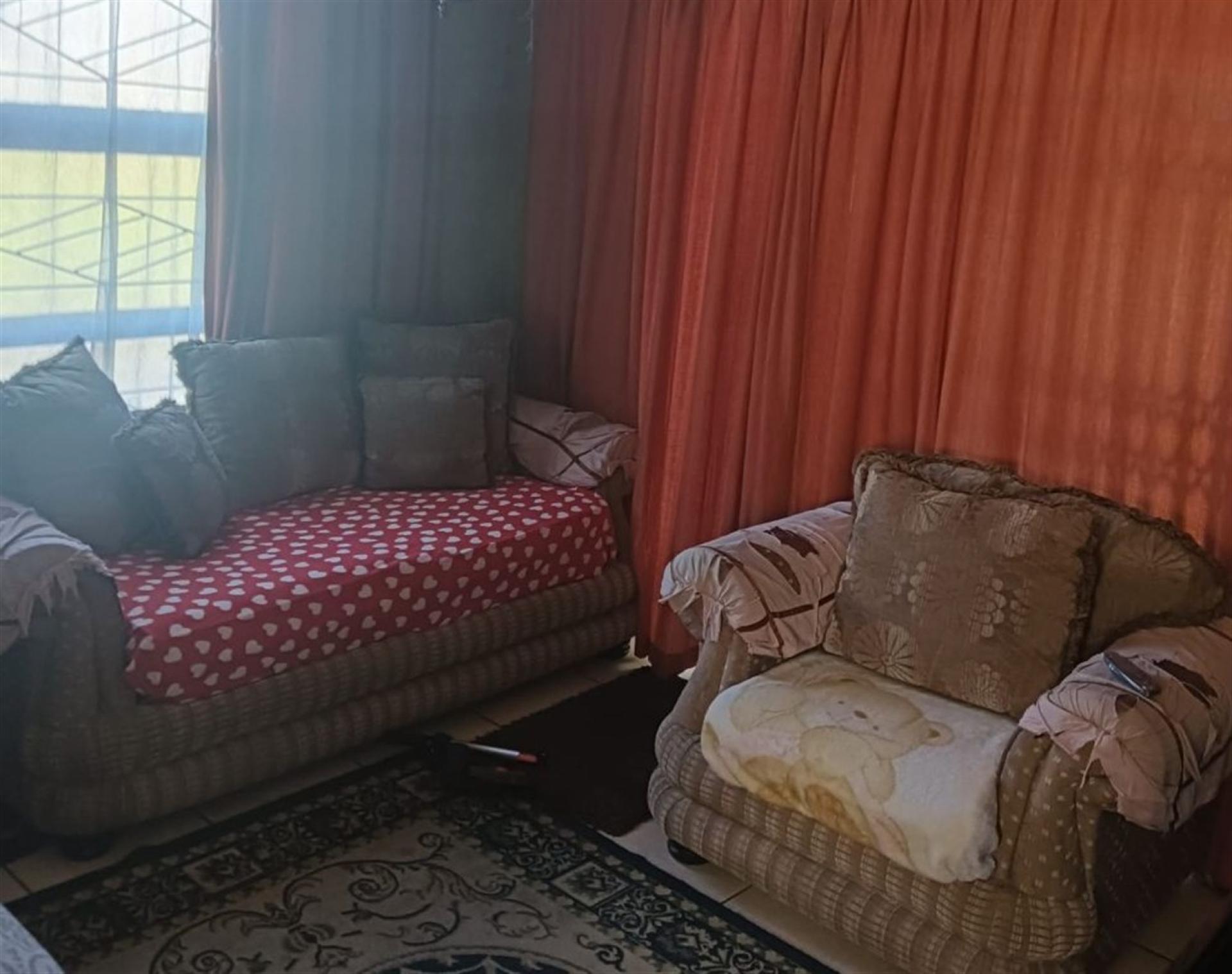 Lounges of property in Guguletu