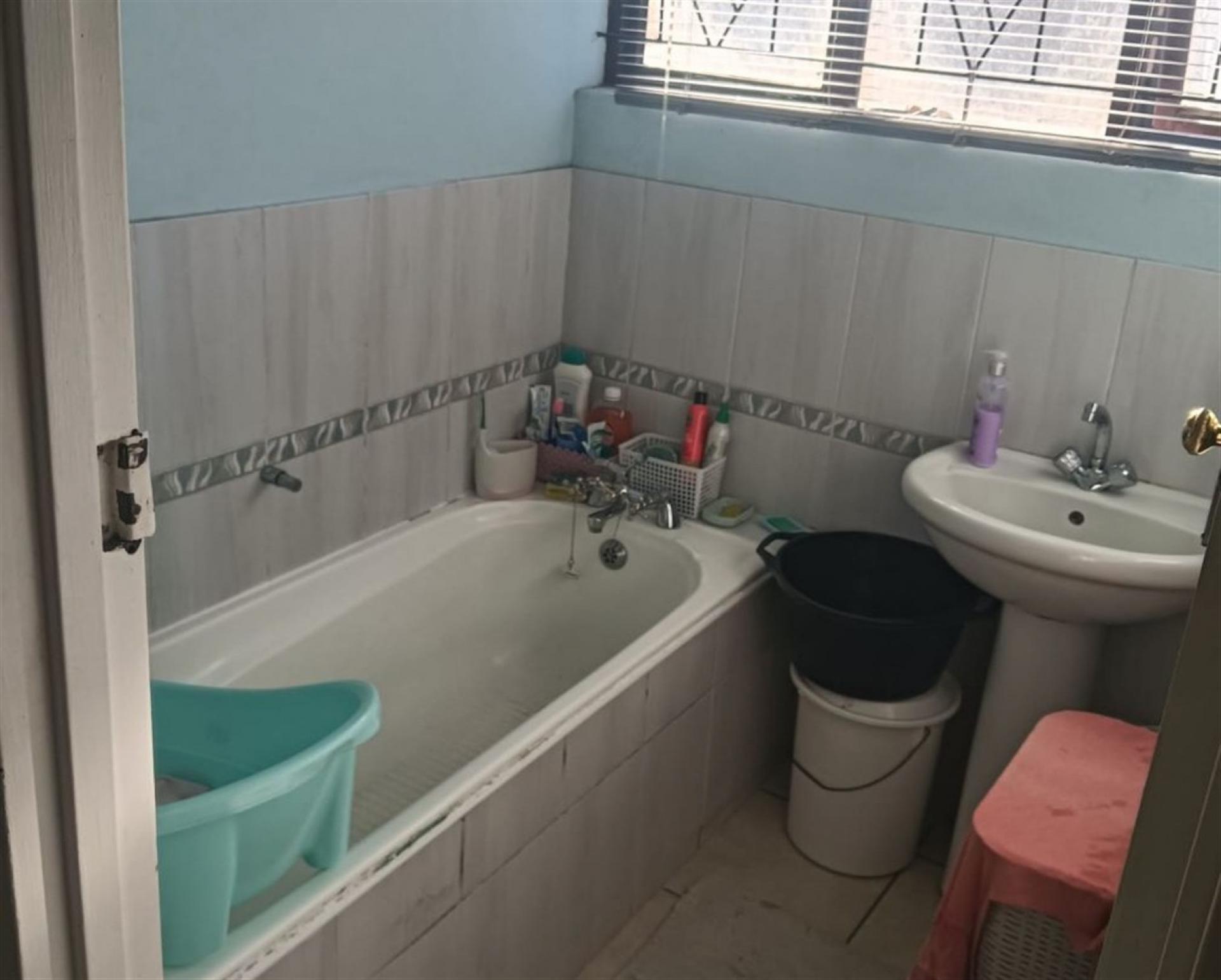 Bathroom 1 of property in Guguletu