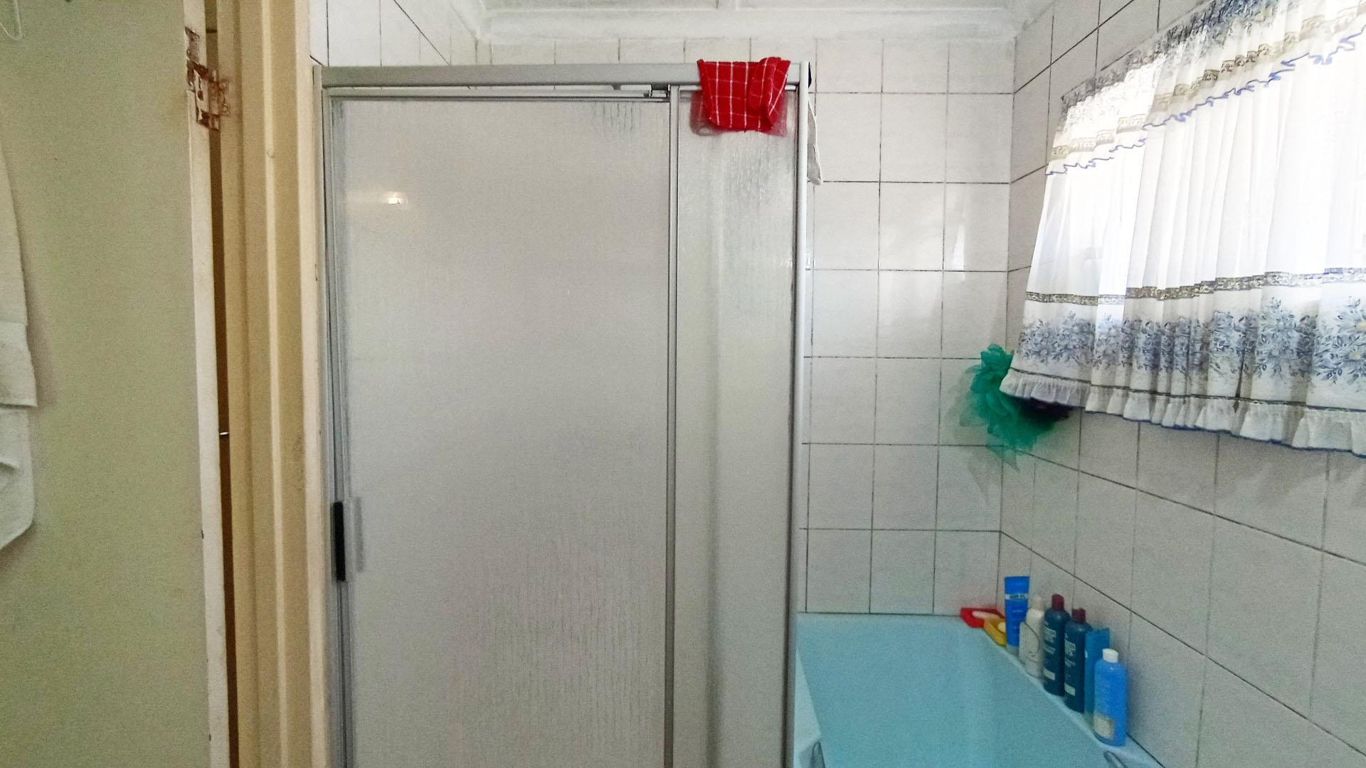 Bathroom 1 - 6 square meters of property in Brighton Beach