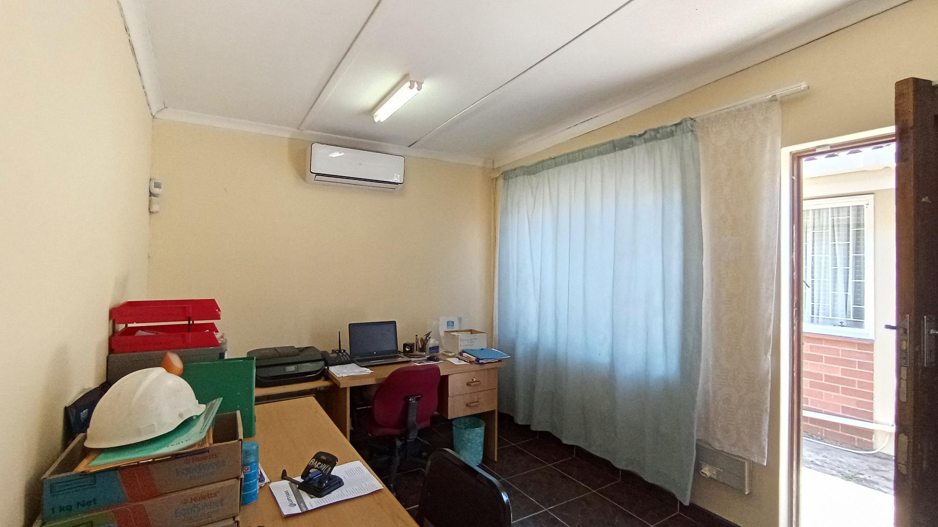 Flatlet - 38 square meters of property in Brighton Beach