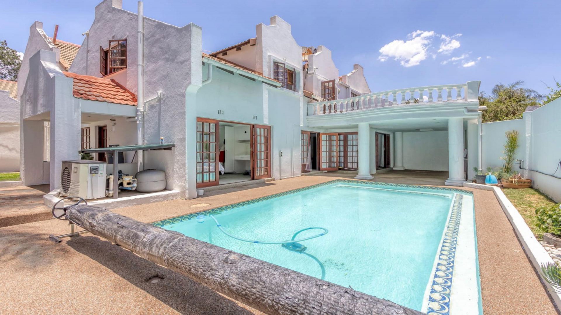 Swimming Pool of property in Bryanston