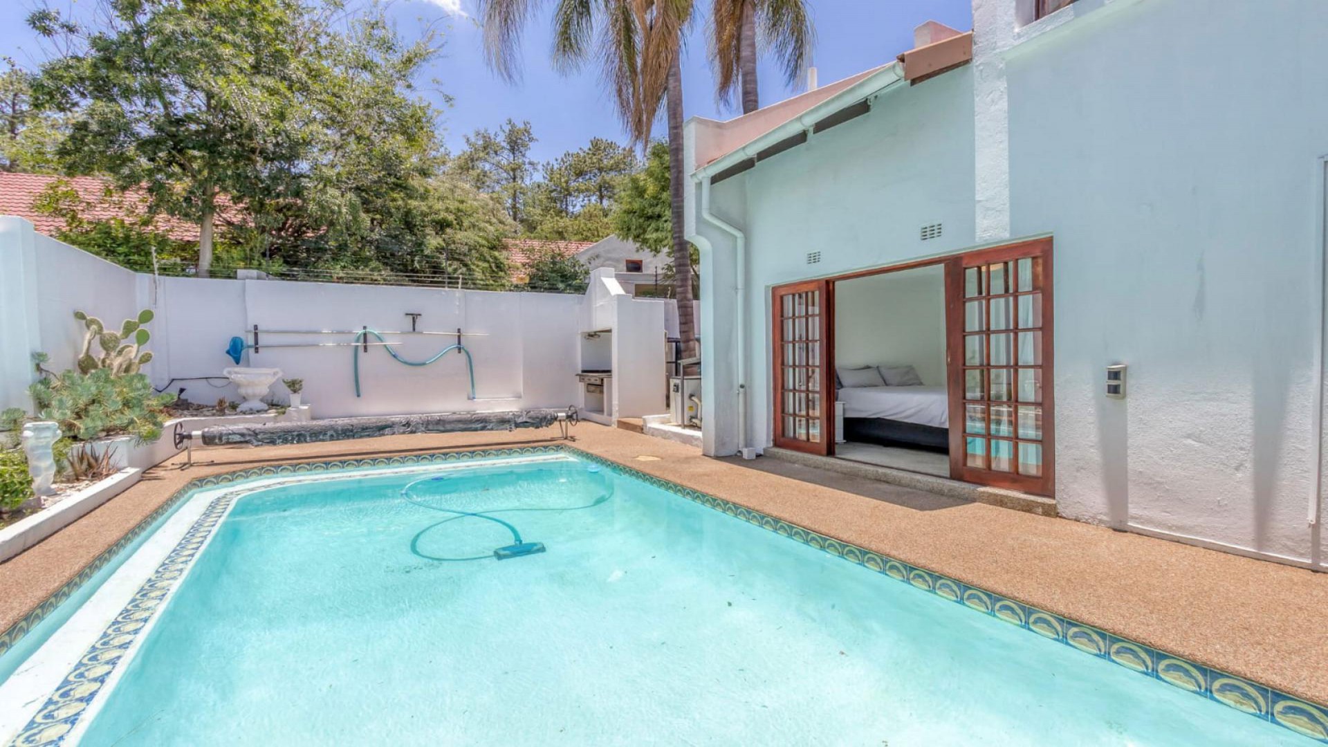 Swimming Pool of property in Bryanston