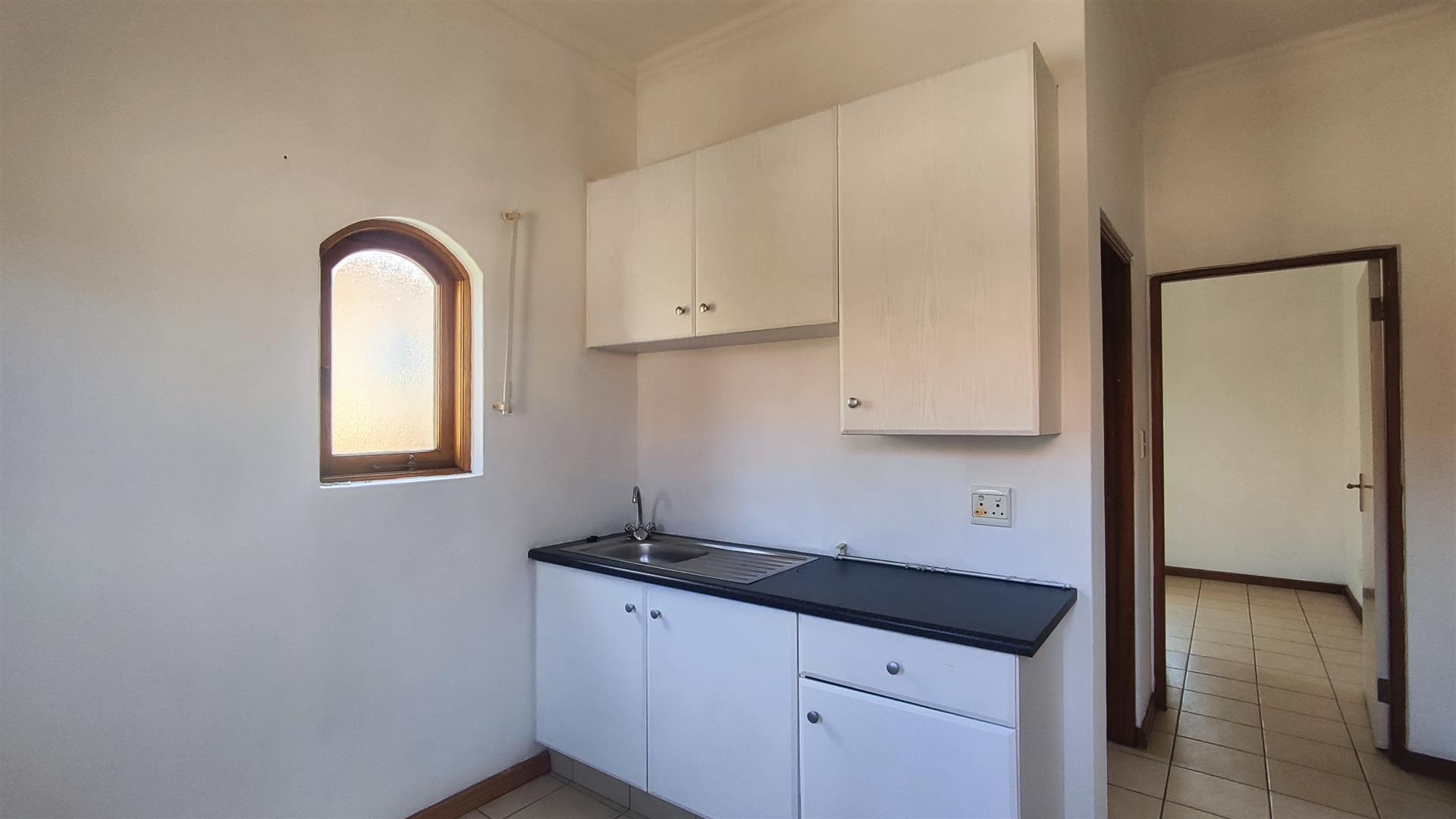 Flatlet - 26 square meters of property in Bedfordview
