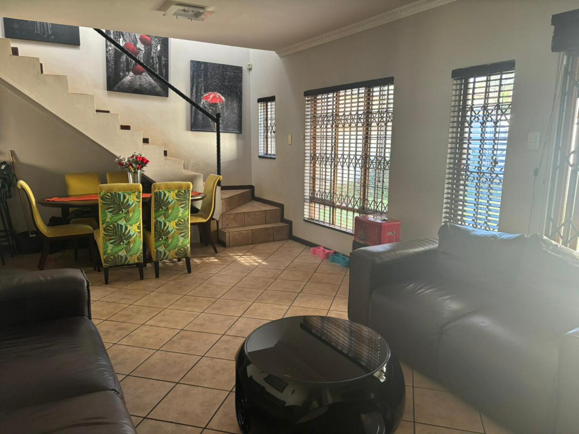 Lounges of property in Halfway Gardens