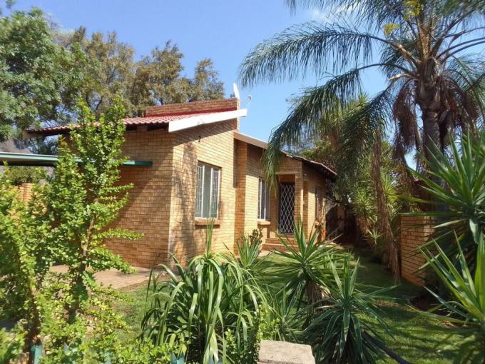 2 Bedroom House to Rent in Geelhoutpark - Property to rent - MR656160