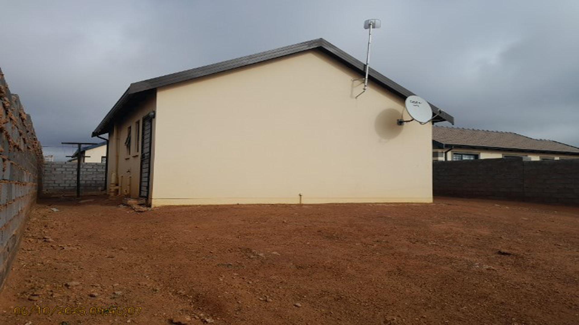Front View of property in Toekomsrus