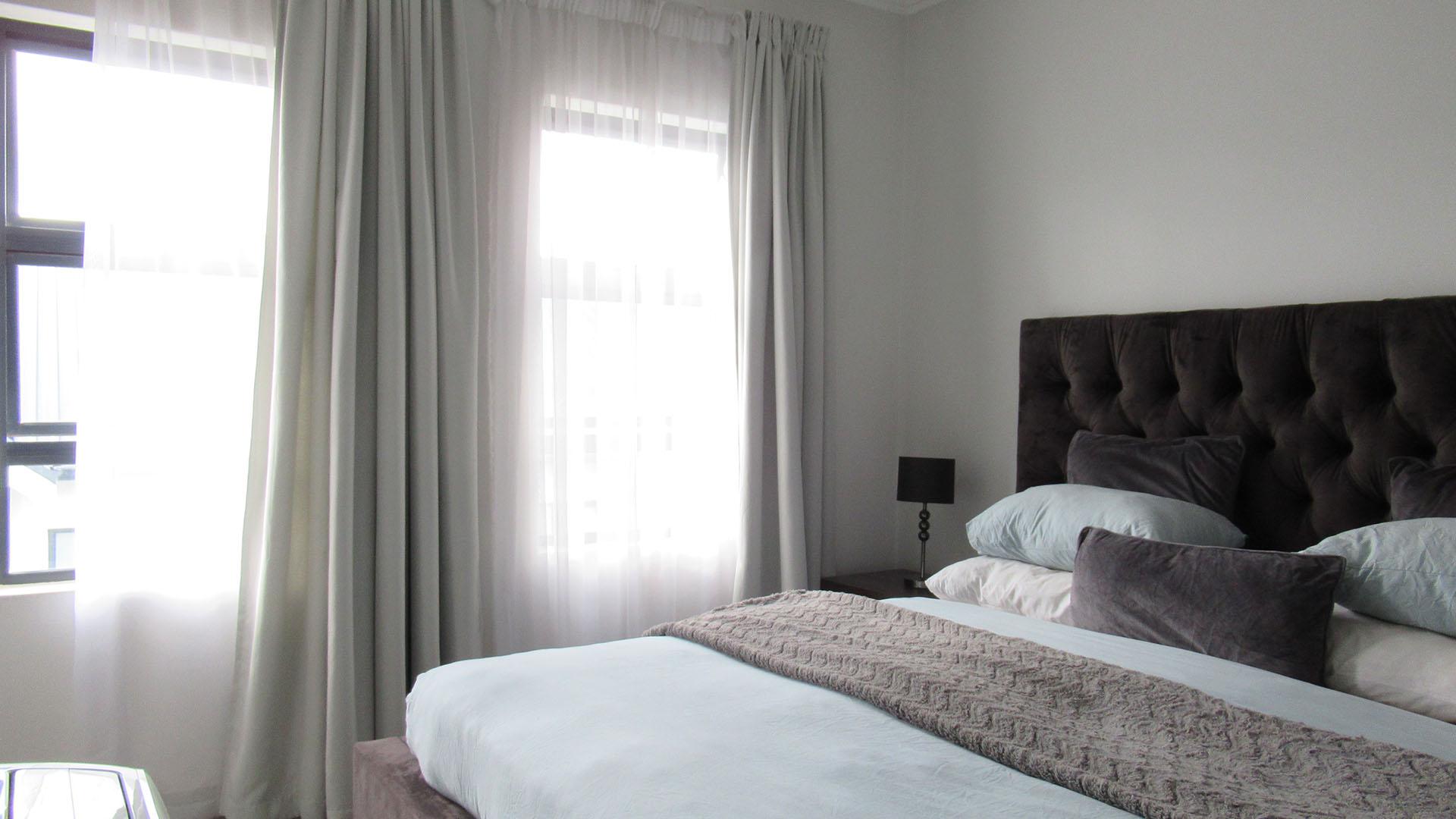 Main Bedroom - 18 square meters of property in Homes Haven