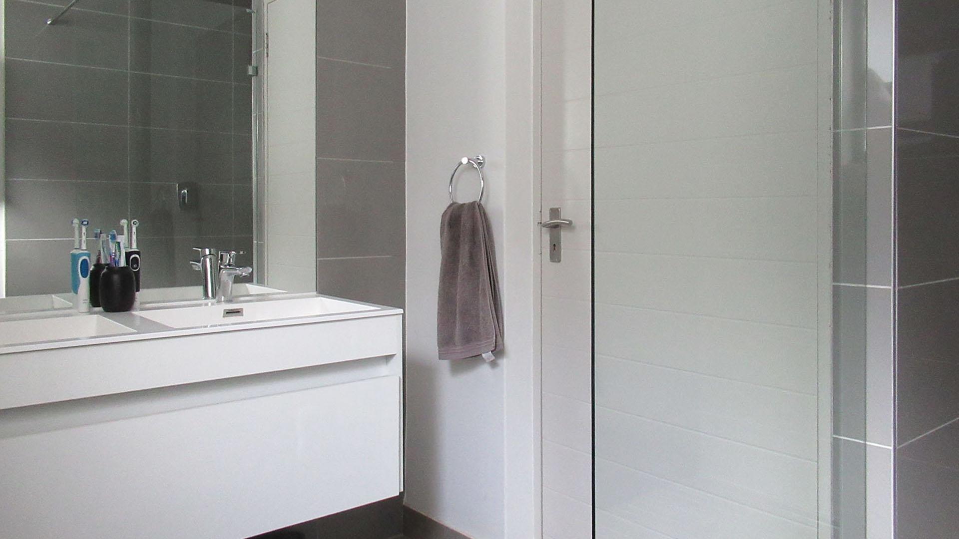 Main Bathroom - 6 square meters of property in Homes Haven