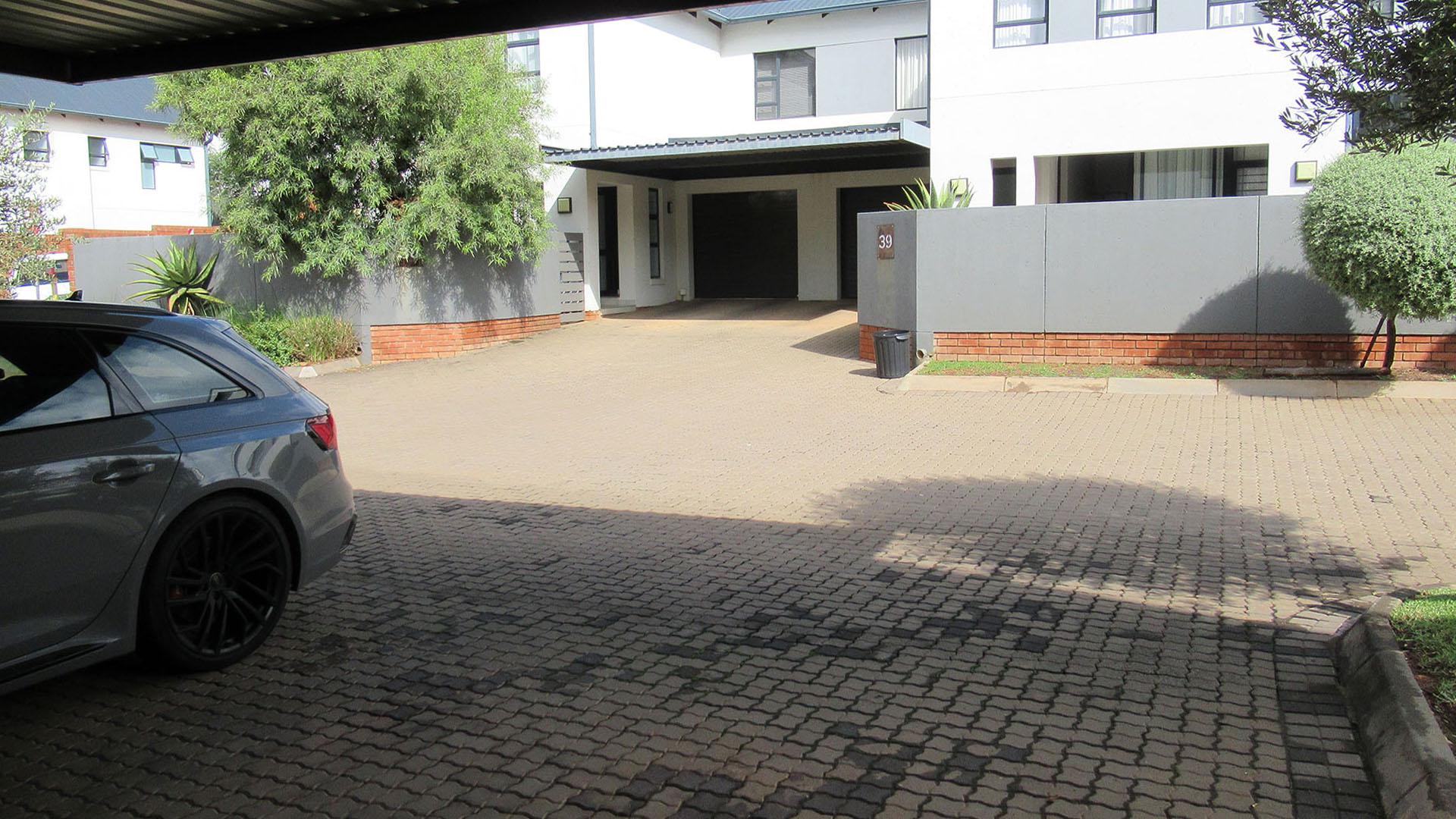 Spaces - 26 square meters of property in Homes Haven