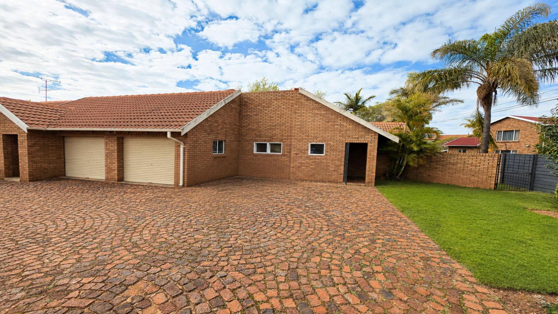 Garage of property in Erasmuskloof